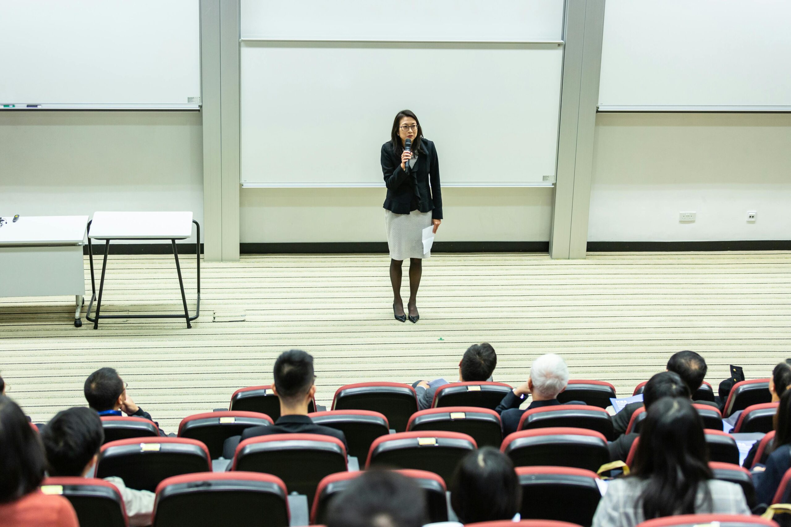 Teacher talks to parents- about- their -children's- education -at- a- pop -meeting-