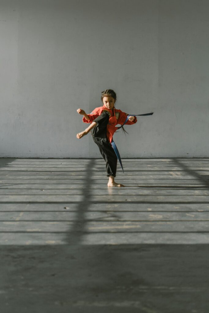 Teacher-guiding -children- in -takedown -techniques